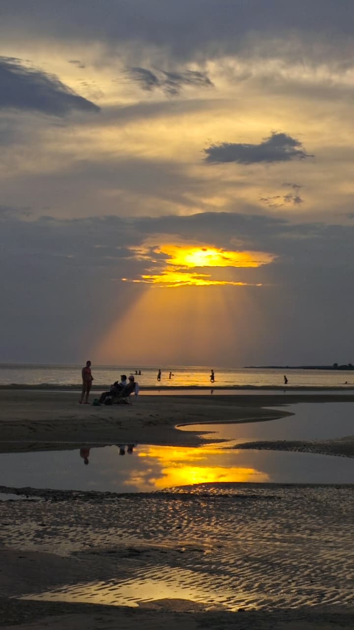 Atardecer en la playa de Colonia del Sacramento